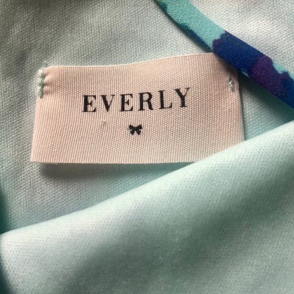 Everly Mini Dress Shift Halter Back Keyhole Size Medium Pre-Loved - Picture 10 of 11